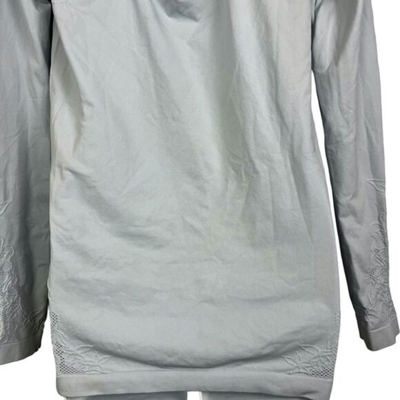 FABLETICS Light Blue Keyhole Open Back Long Sleeve Knit Floral Top Shirt sz M - Picture 14 of 16